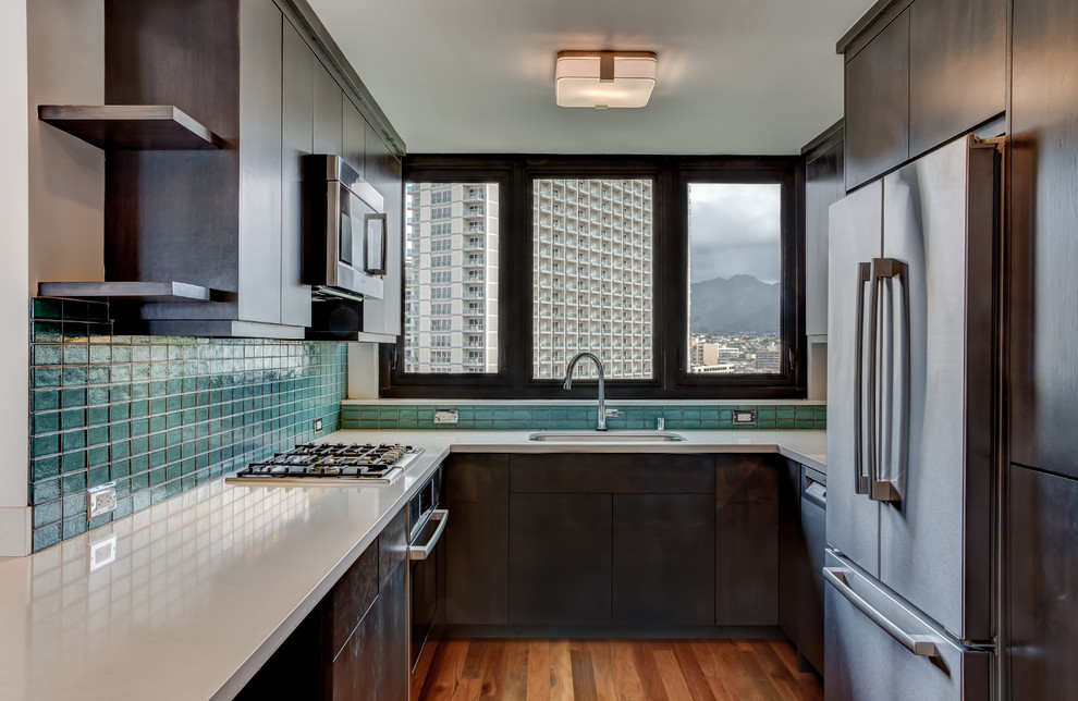 Trendy kitchen photo in Hawaii