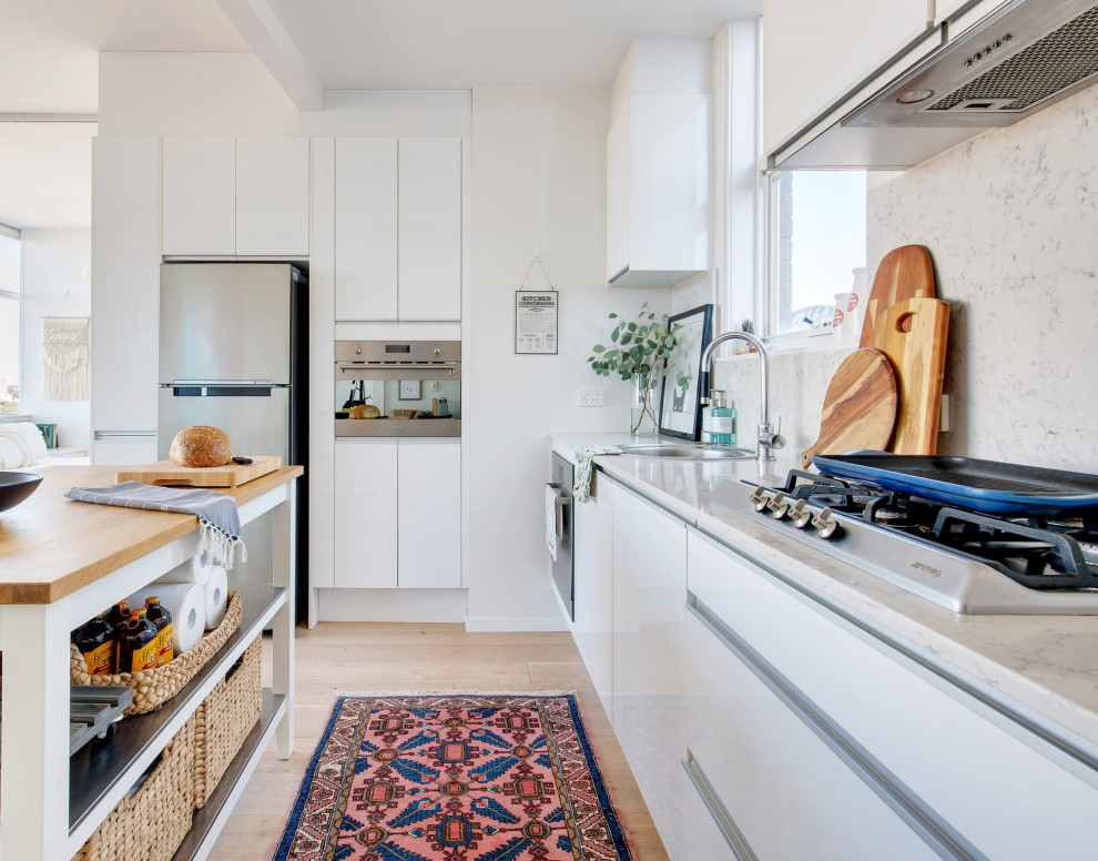 Example of a trendy kitchen design in Tokyo