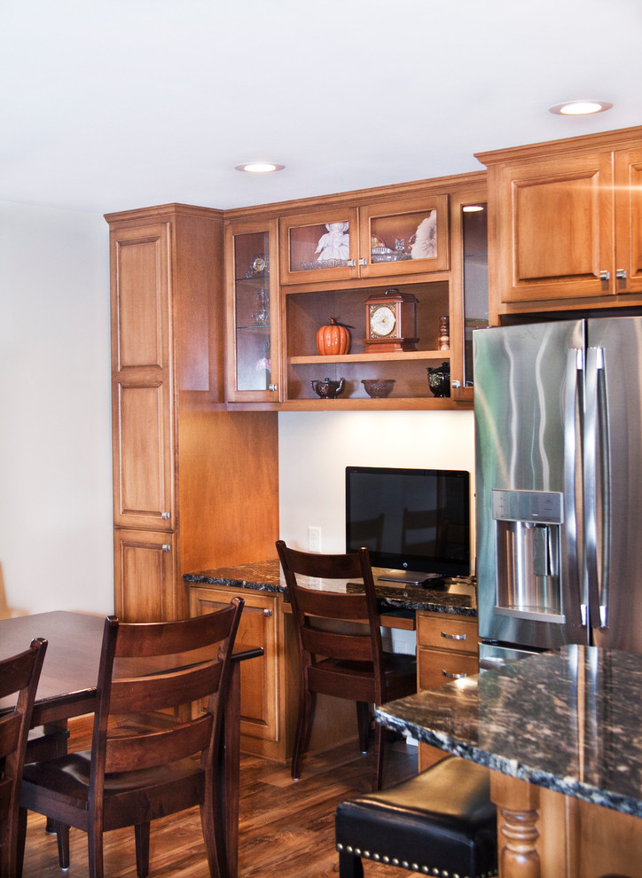 Example of a transitional kitchen design in Milwaukee