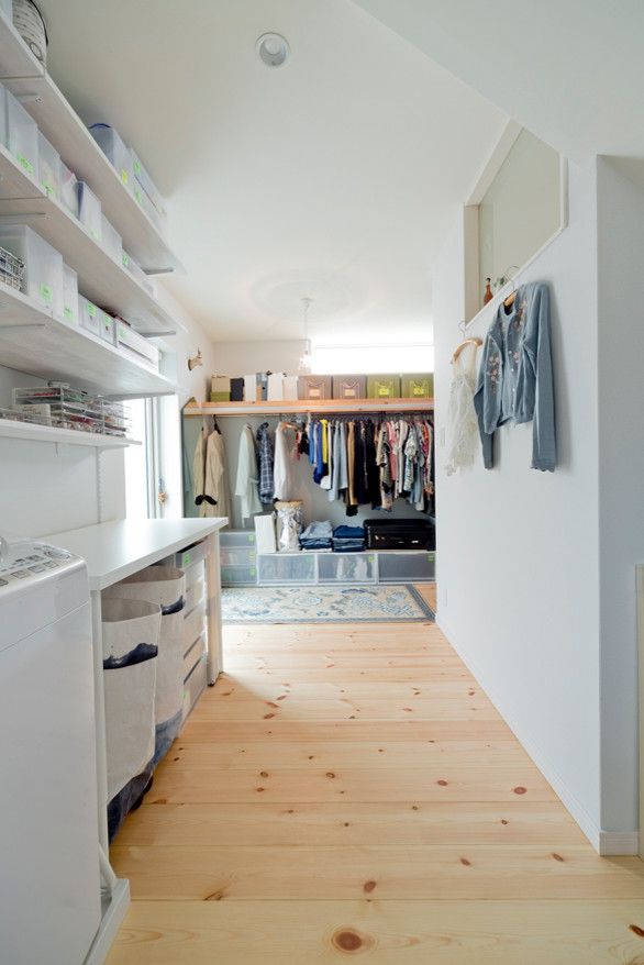 Design ideas for a scandinavian laundry room in Other.