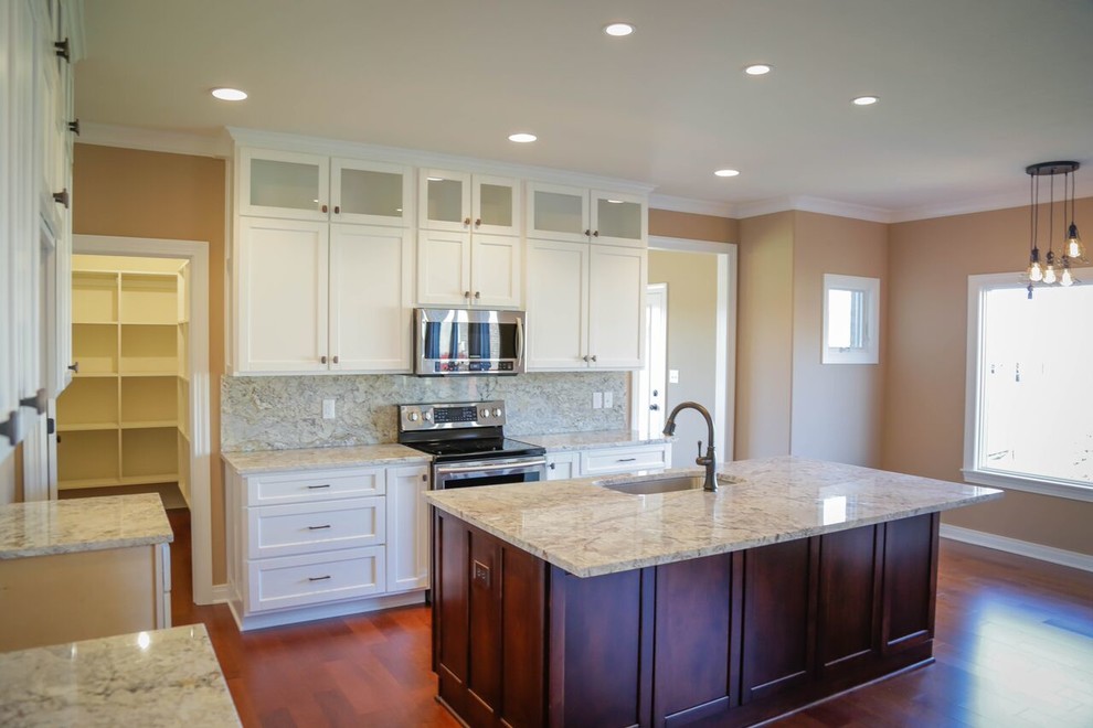 Kitchen - transitional kitchen idea in Indianapolis
