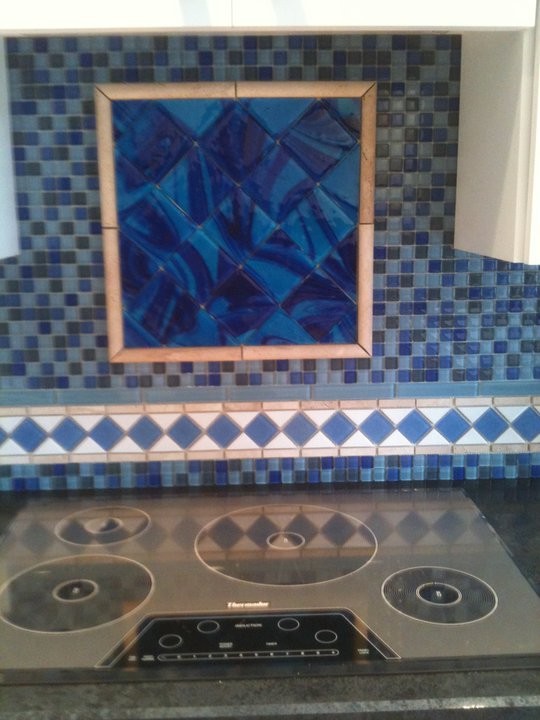 Example of a trendy kitchen design in Chicago