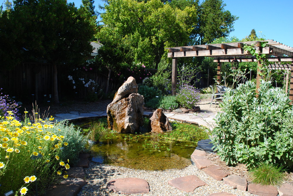 Inspiration for an australian native country garden in San Francisco with a water feature.
