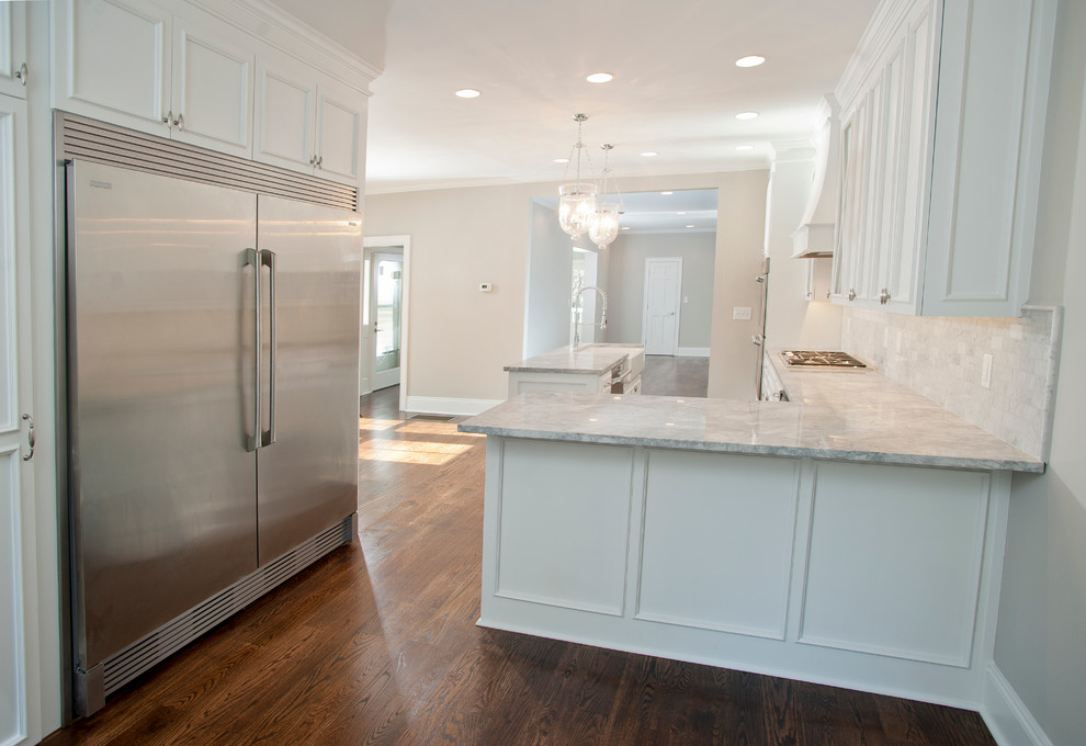 Example of a transitional eat-in kitchen design in Atlanta with a farmhouse sink, white cabinets, marble countertops, gray backsplash, stainless steel appliances and an island