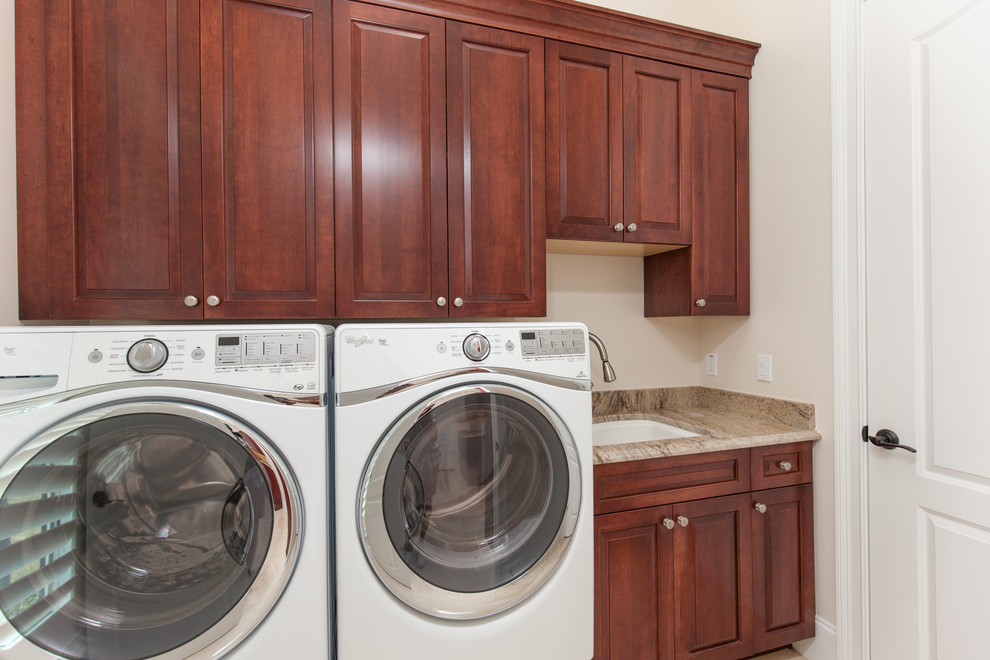 Inspiration for a traditional laundry room in Orlando.