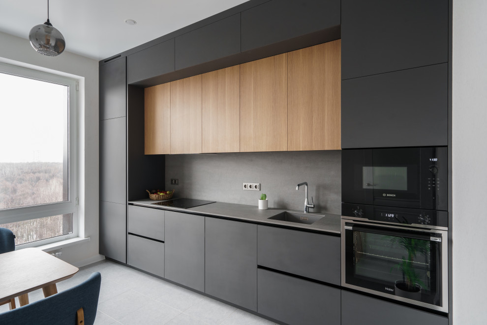Design ideas for a mid-sized contemporary kitchen in Moscow.