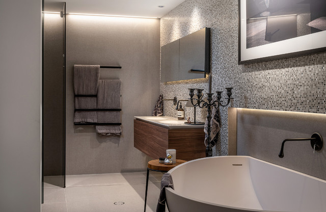 Harbourside Chic modern-badezimmer