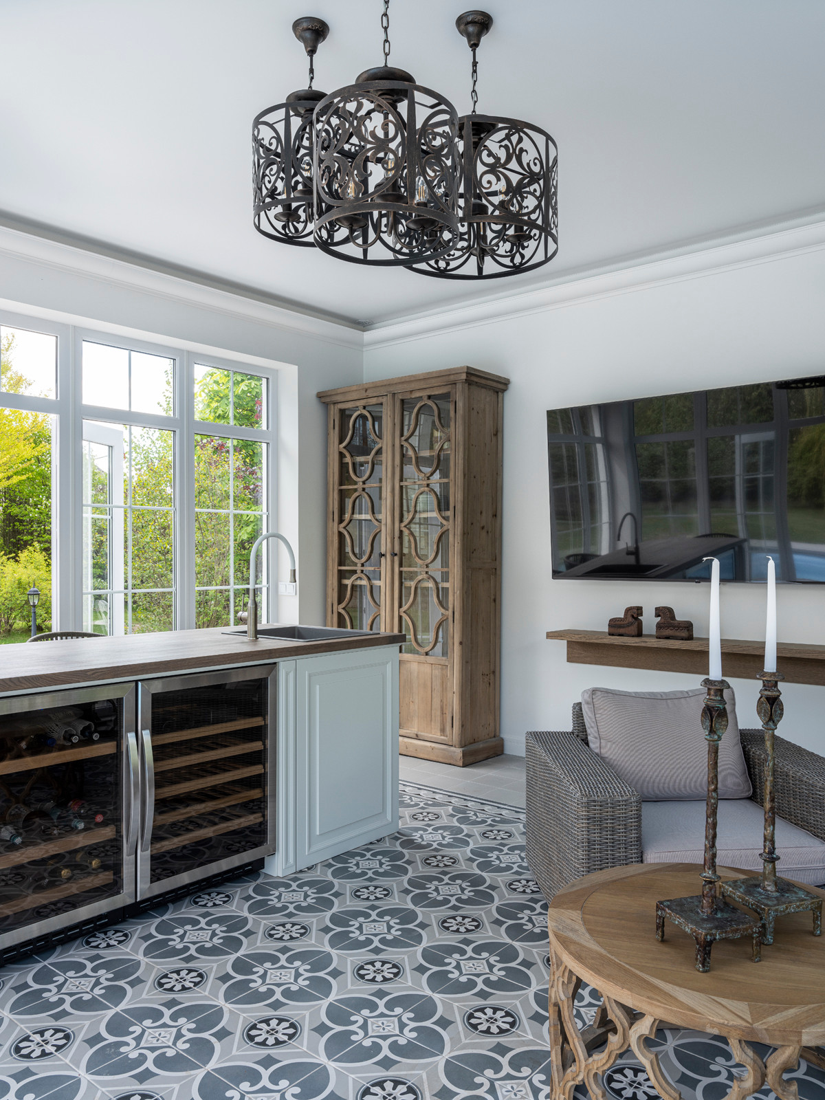 Павильон для отдыха с бассейном