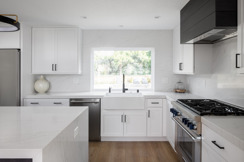Kitchen - transitional kitchen idea in Orange County