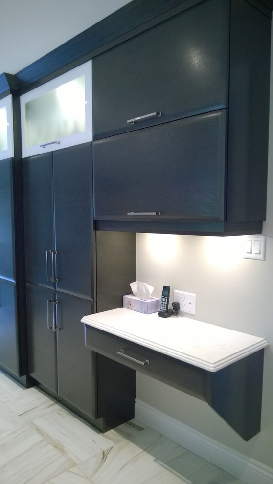Inspiration for a transitional kitchen remodel in Ottawa