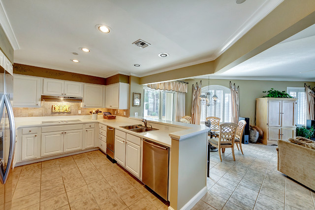 8696 Anchorage Dr Miramar Beach, FL traditional-kitchen