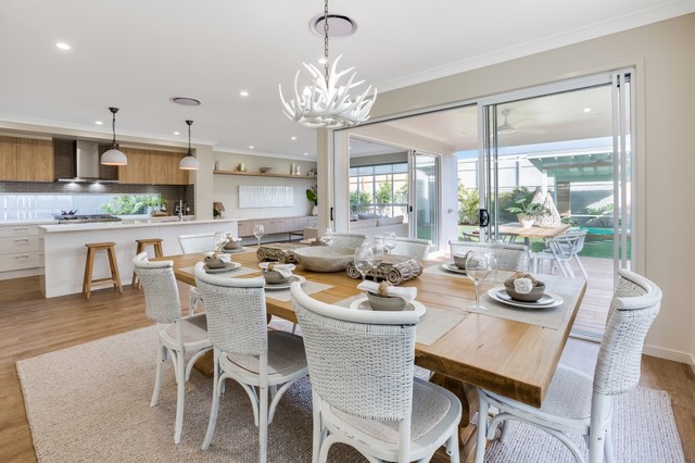 Doolandella Home beach-style-dining-room