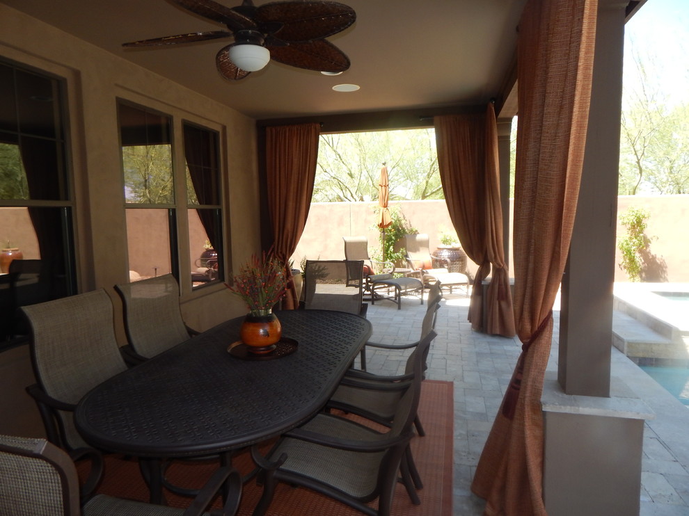 Example of a transitional home design design in Minneapolis