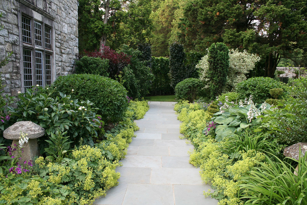 Photo of a traditional side yard shaded garden in New York.