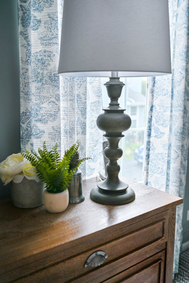 Inspiration for a transitional home design remodel in Chicago