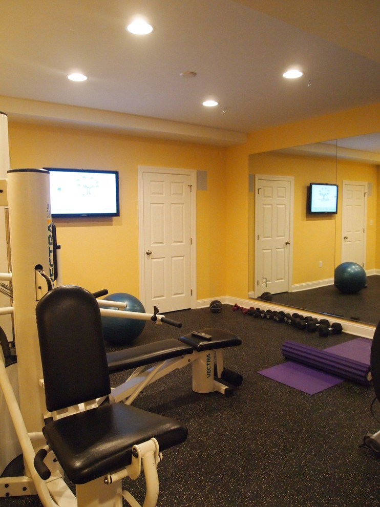 This is an example of a traditional home gym in Philadelphia.