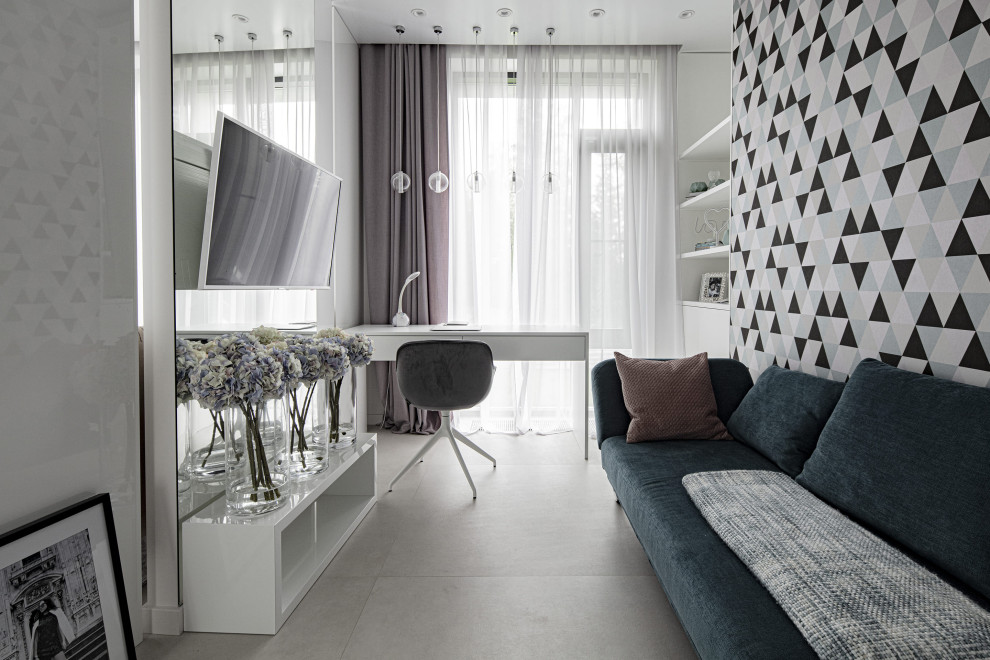 Большой красивый белый дом