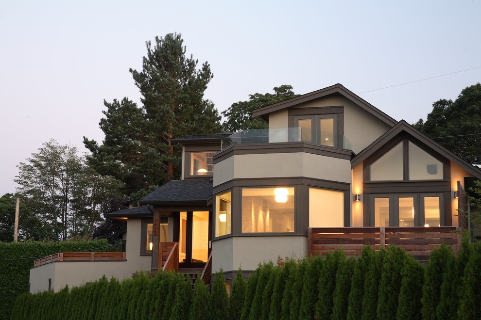 Mid-sized contemporary exterior in Vancouver.