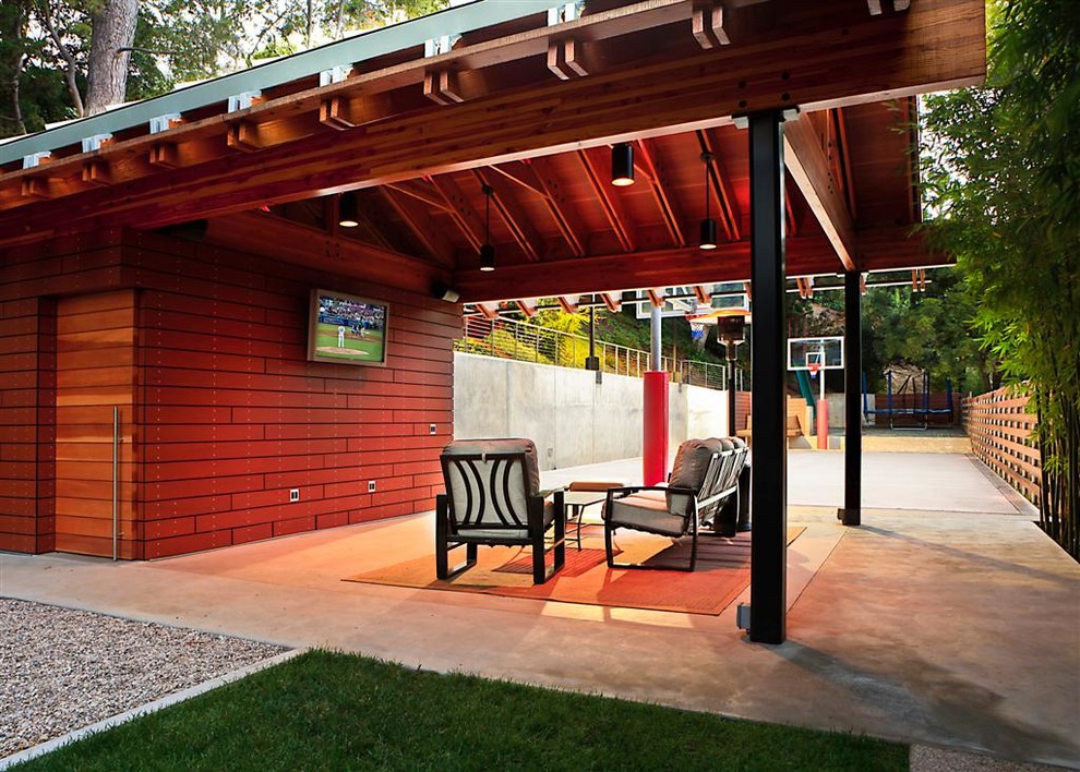 Photo of a contemporary backyard patio in Los Angeles.