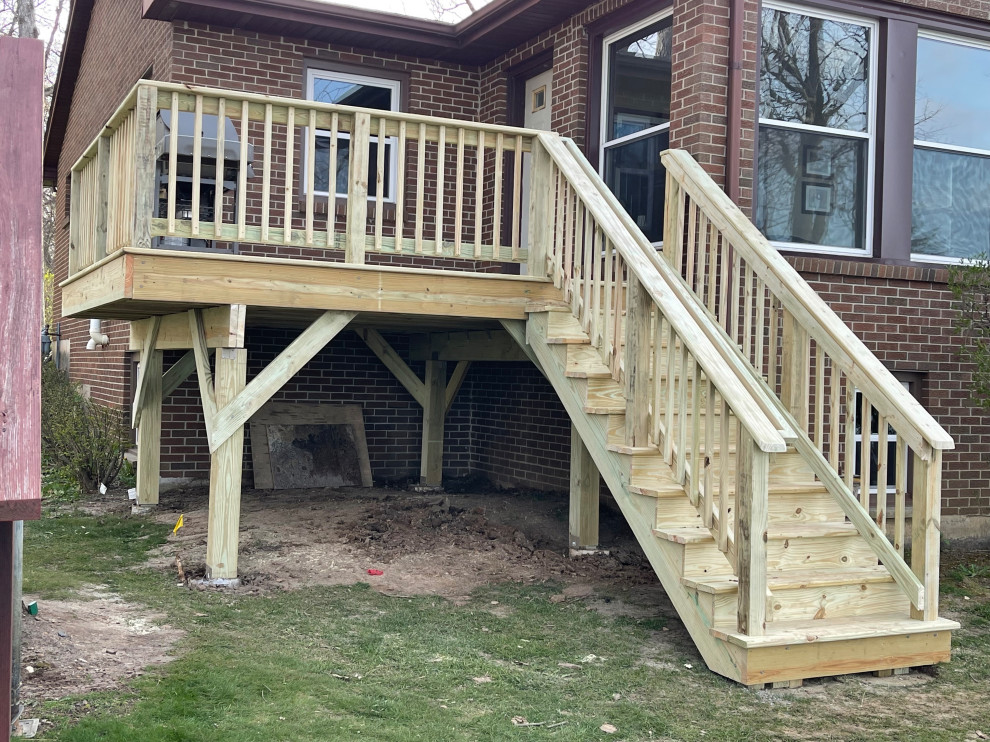 Inspiration for a small rustic backyard second story deck remodel in Chicago