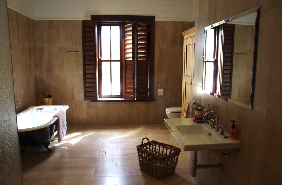 Design ideas for a country bathroom in Wollongong.