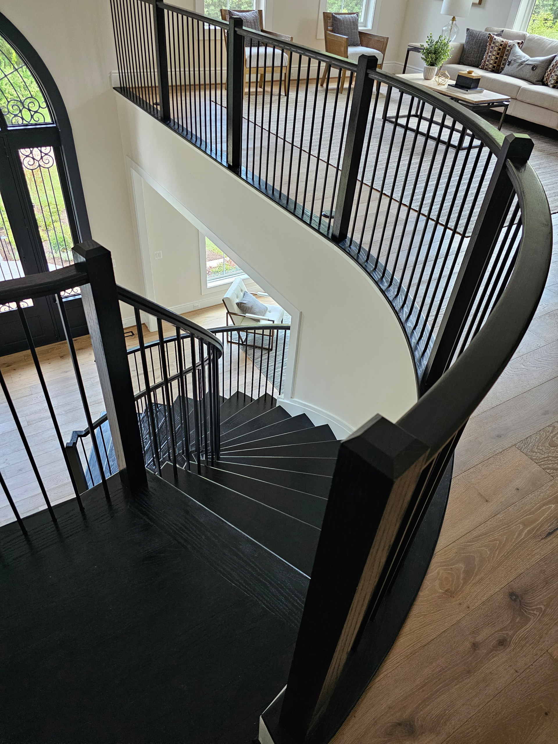 Elegant Curve Elevates Modern Design, Mclean, VA 22101