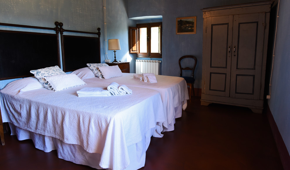 Bedroom - farmhouse bedroom idea in Florence