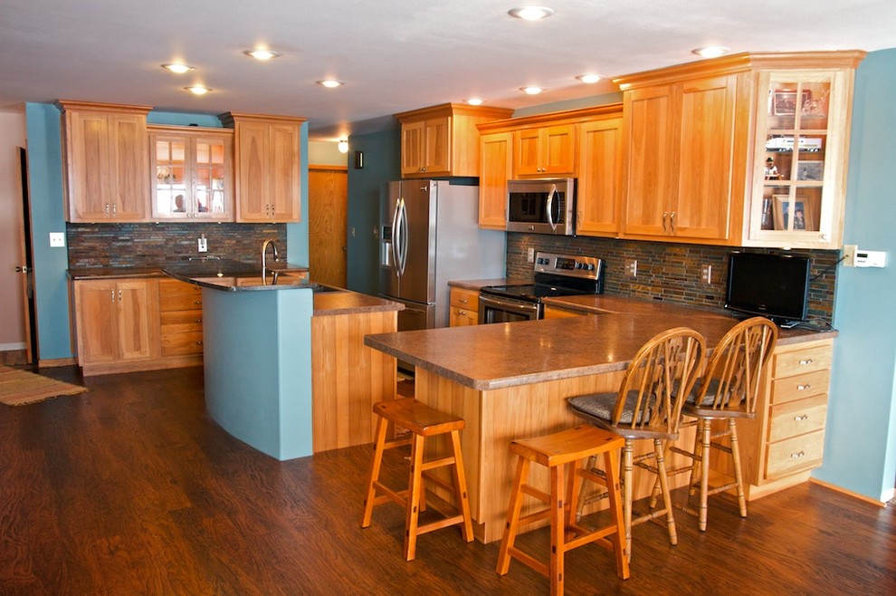 Eat-in kitchen - small eat-in kitchen idea with light wood cabinets, an island and shaker cabinets