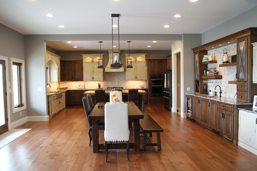 Transitional kitchen photo in Indianapolis