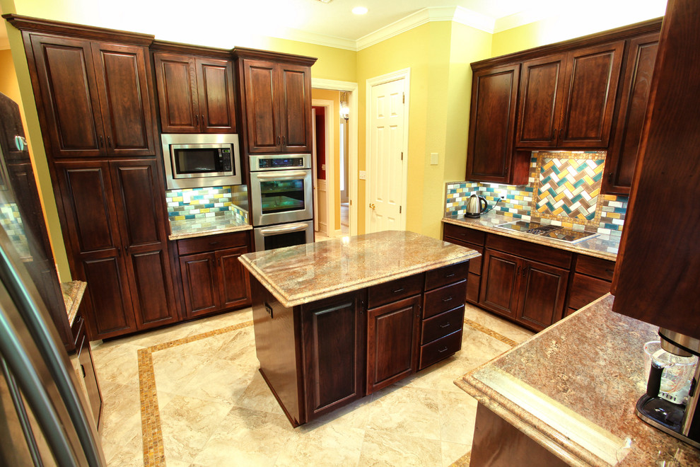 Photo of a transitional kitchen in Houston.