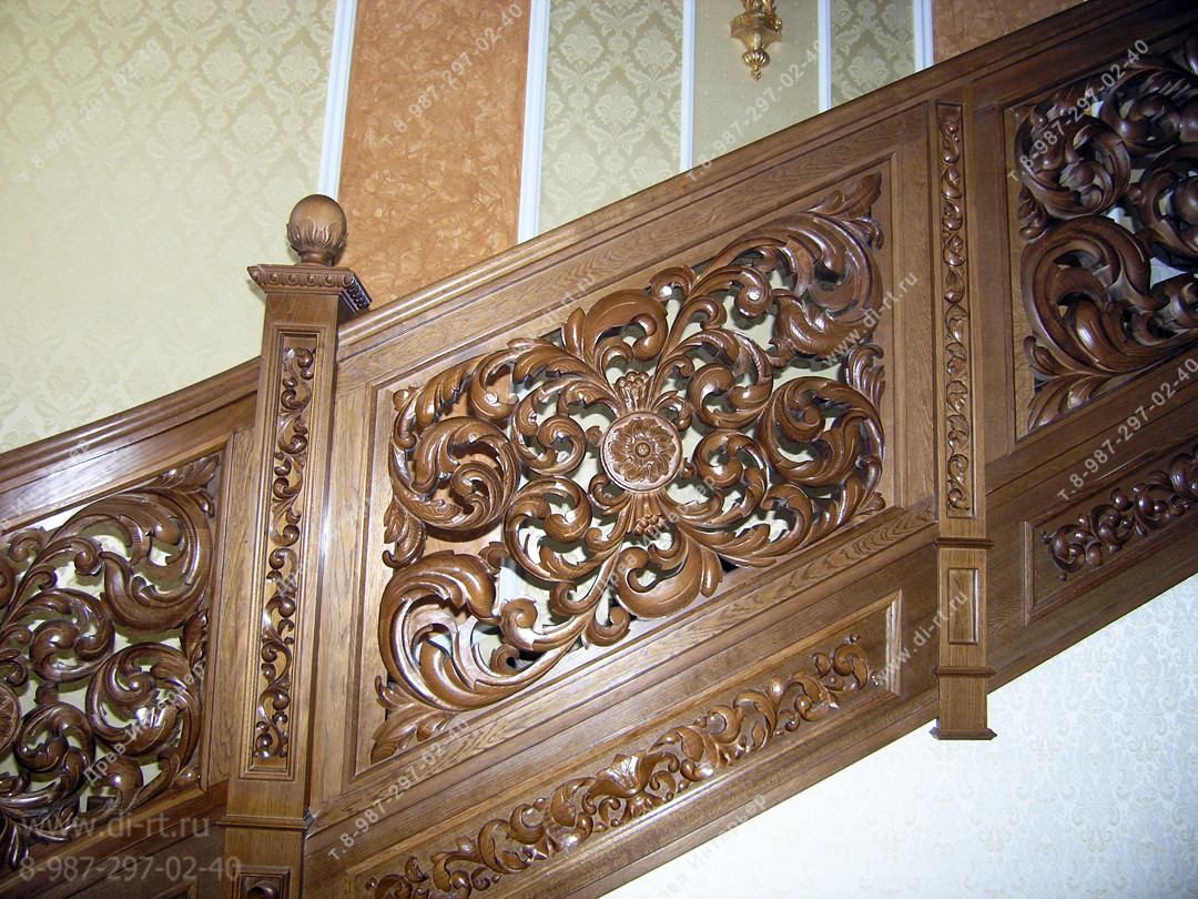 Лестница с резьбой