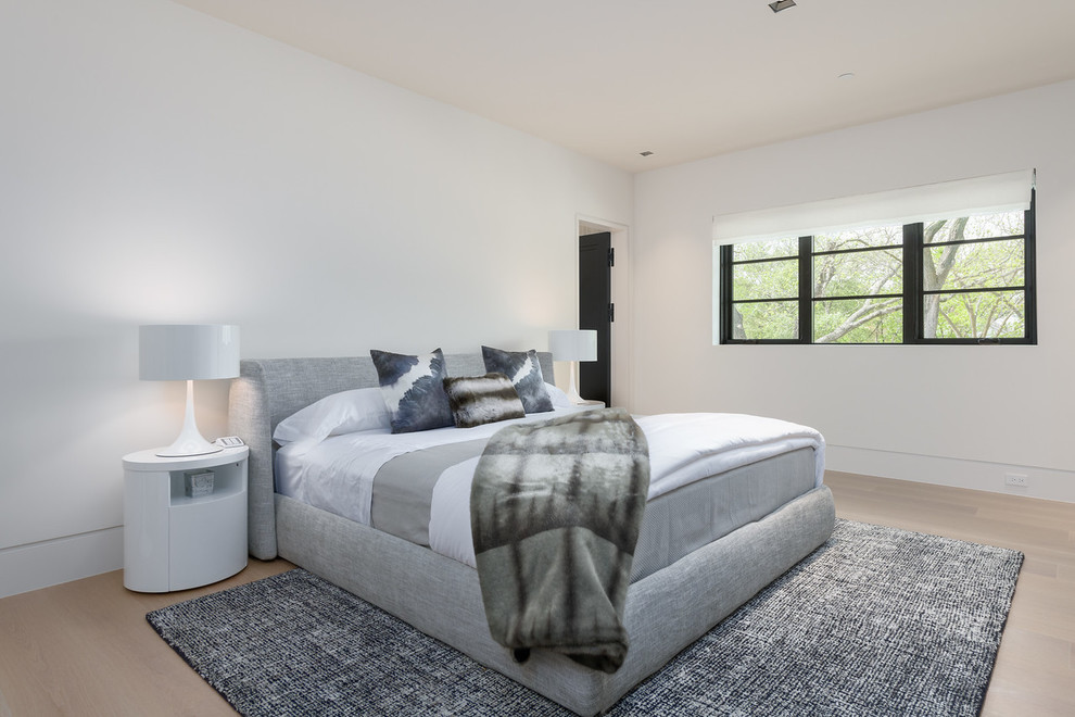 Photo of an expansive contemporary guest bedroom in Dallas with white walls, light hardwood floors and beige floor.
