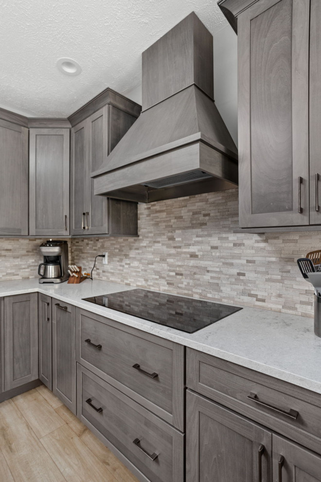 Example of a transitional kitchen design in Indianapolis