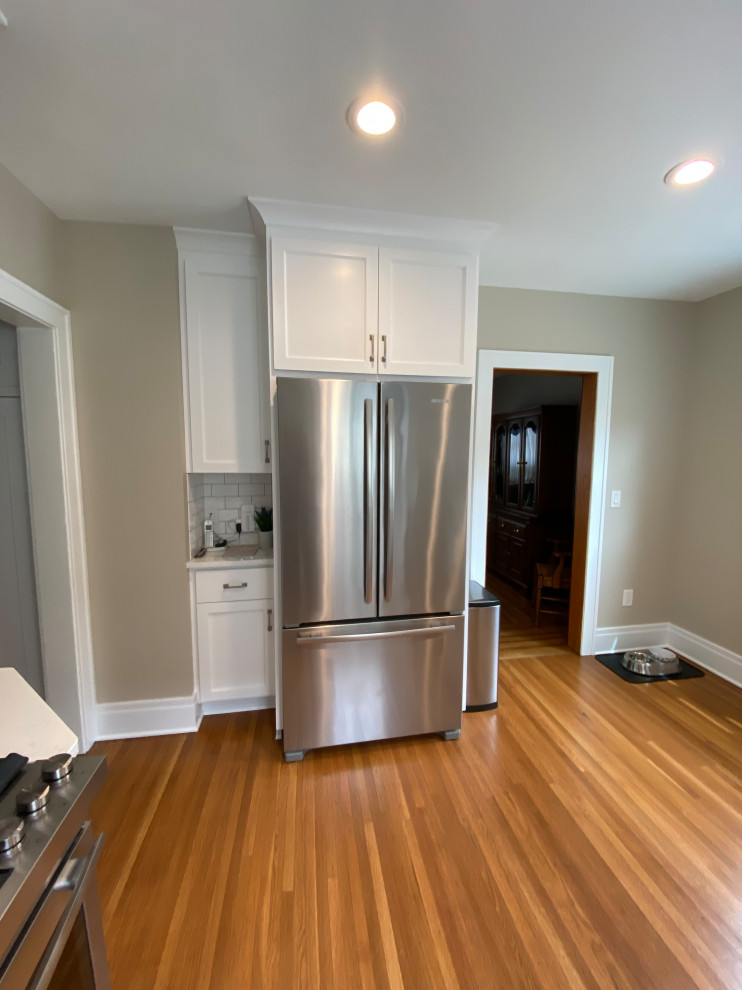 Inspiration for a modern kitchen remodel in New York