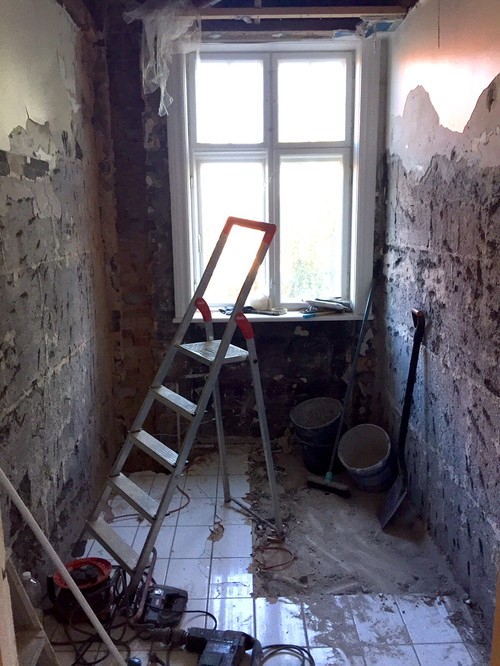 Renovering af badeværelse med før & efter. indrettet med boffi & vola. Badeværelse fra 40erne