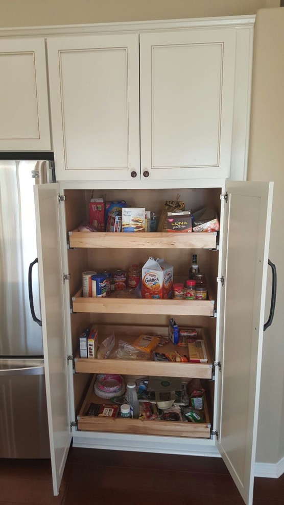 White Shaker Kitchen Cabinet
