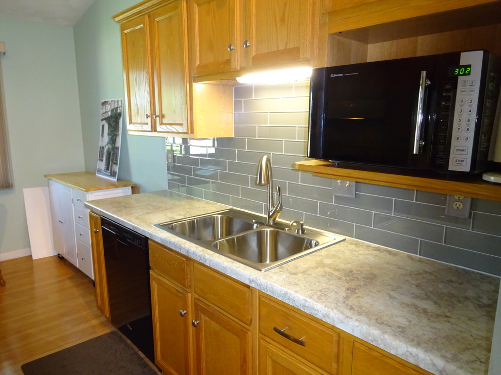 Transitional home design photo in Chicago