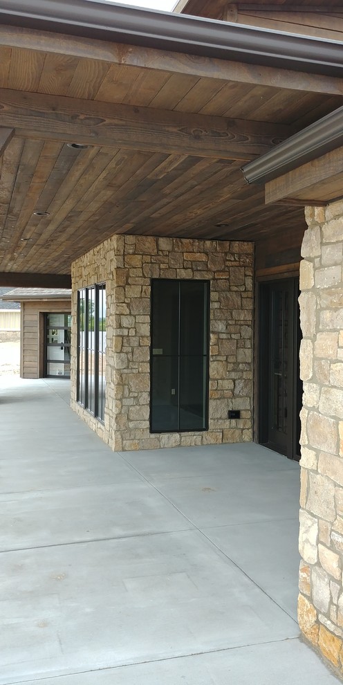 Inspiration for a rustic home design remodel in Omaha