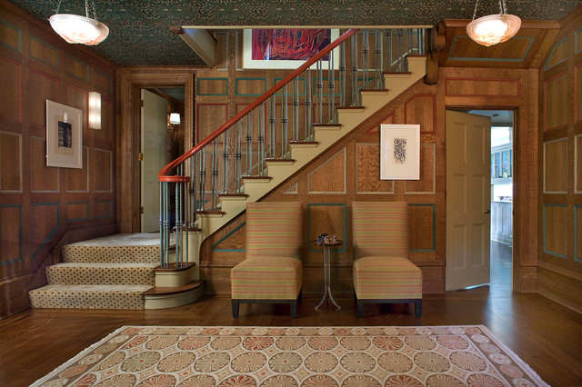 Mid-Country Tudor classique-escalier
