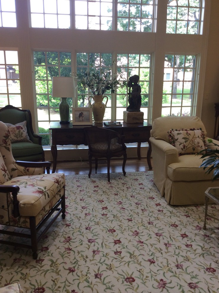 This is an example of a traditional living room in Little Rock.