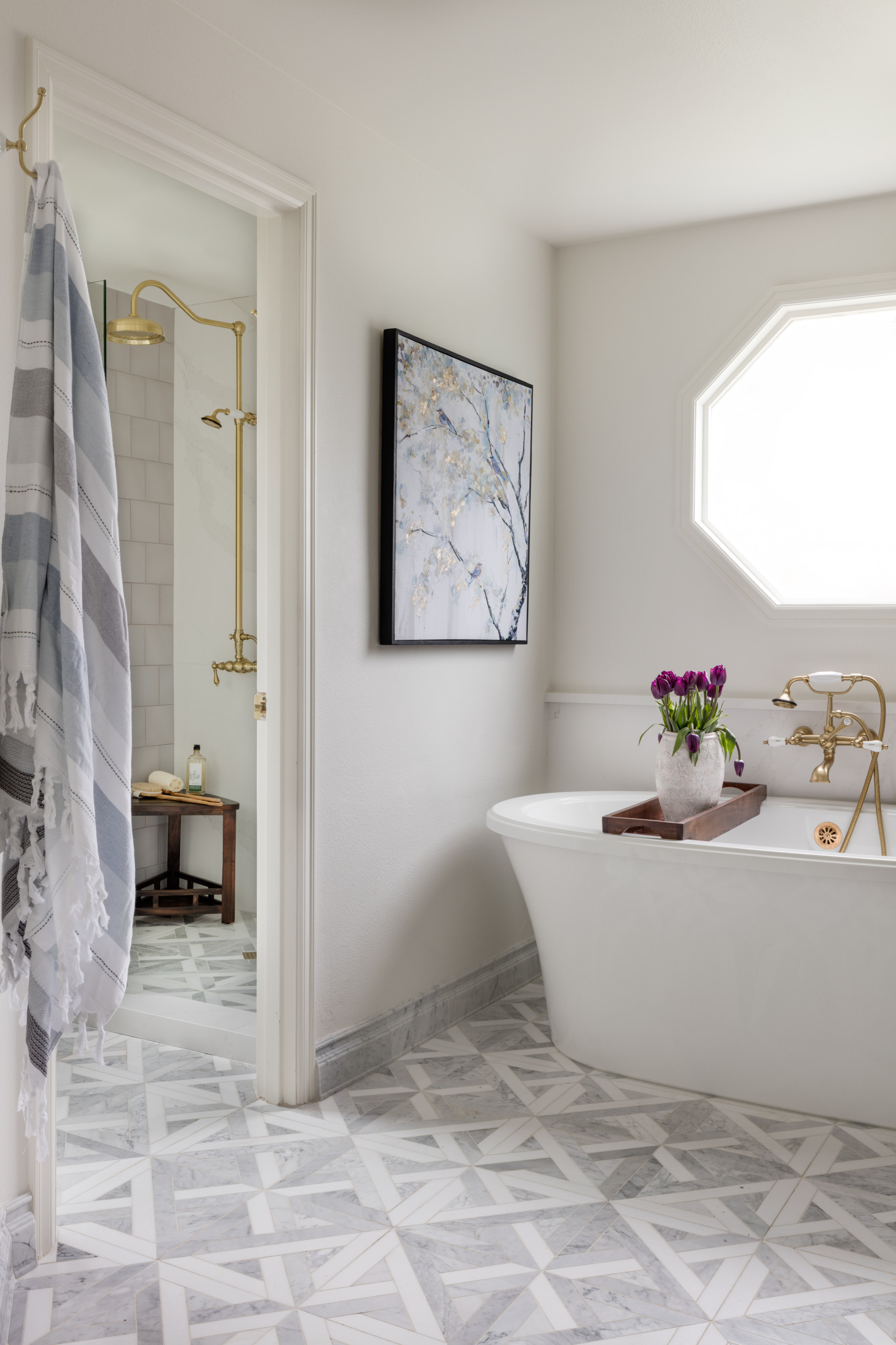 Bathroom of the Week: English Cottage Charm With Lavender Hues, image size:1706x2560