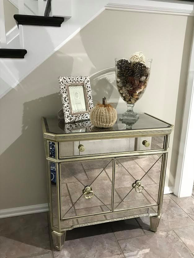 Inspiration for a transitional entryway remodel in New York
