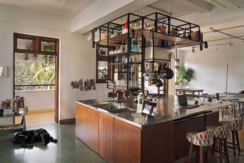 インド人芸術家と日本人建築家がリノベーション 古くて新しい 開放感のある自邸 Houzz ハウズ