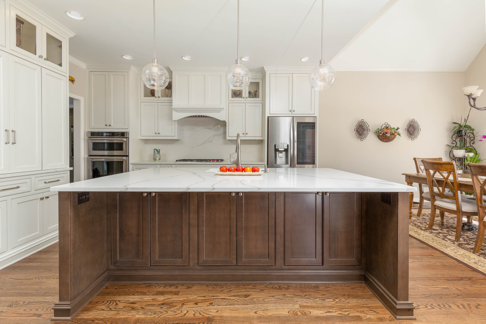 Transitional kitchen photo in Atlanta