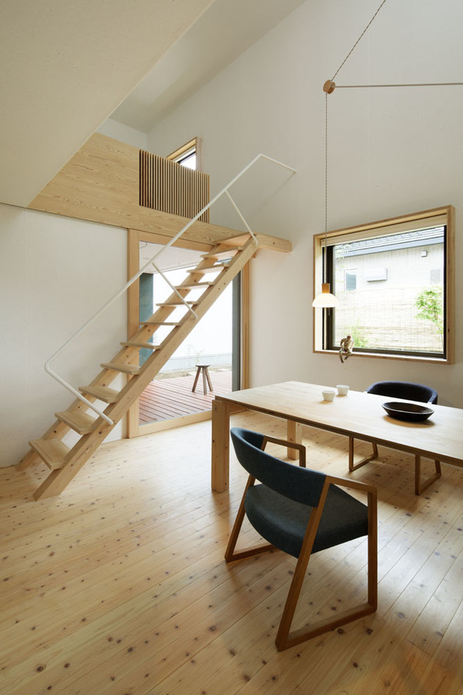 Inspiration for a modern home design in Tokyo Suburbs.