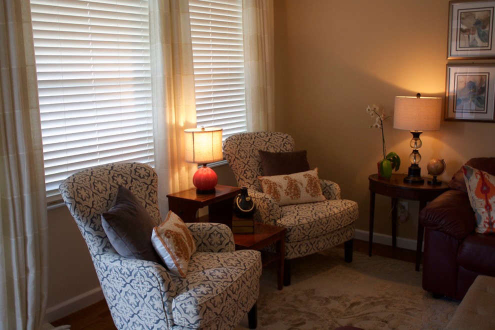 Transitional home design photo in Atlanta