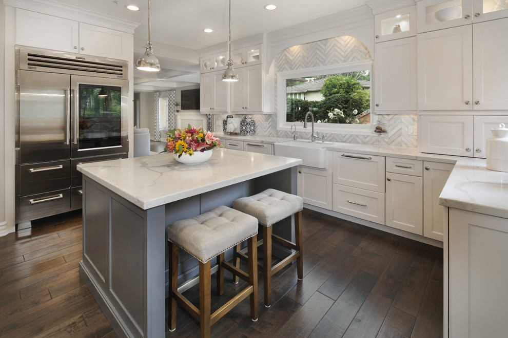 Kitchen - transitional kitchen idea in Orange County
