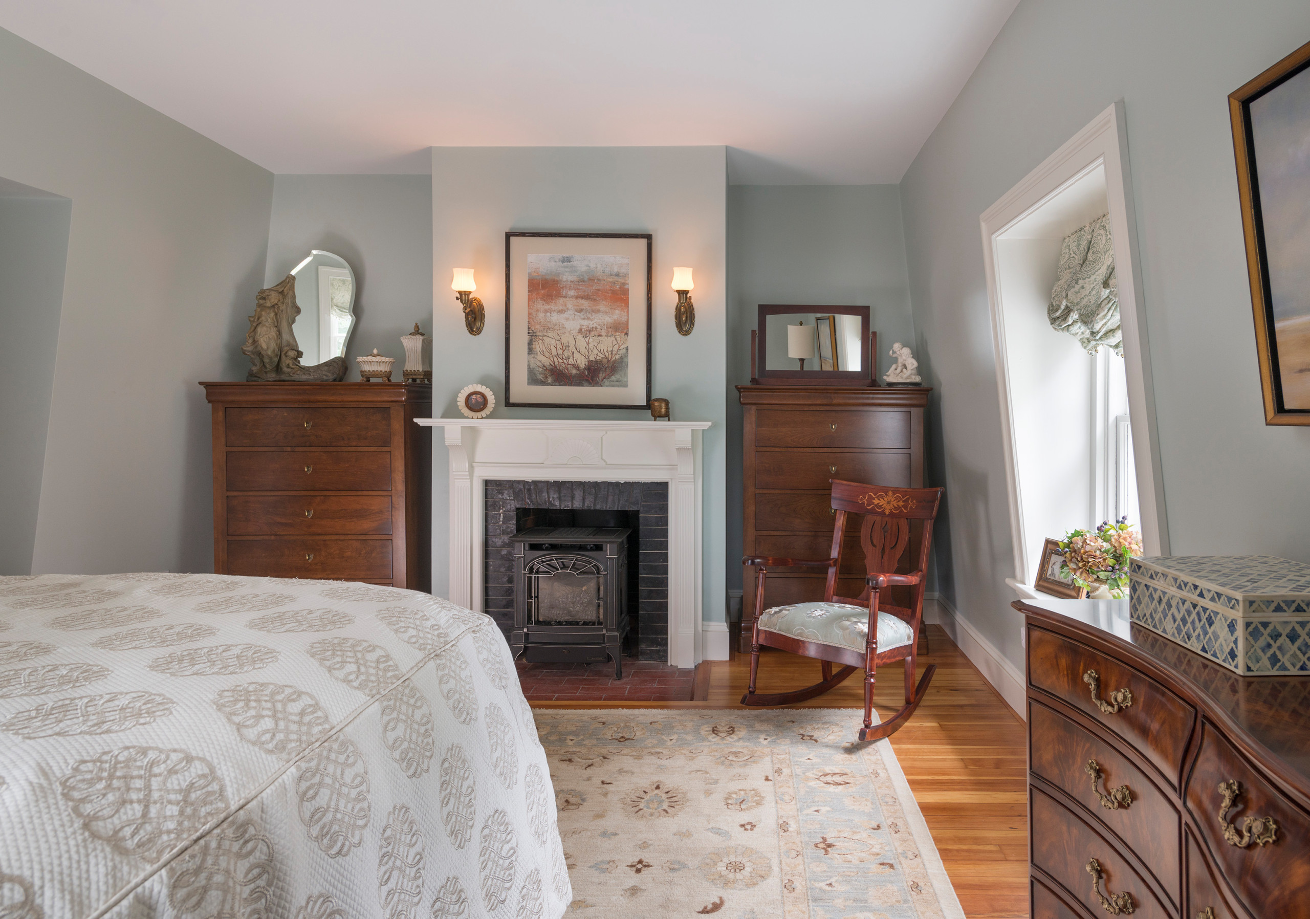 Houzz Tour: Pride Restored to a Historic Rhode Island Home
