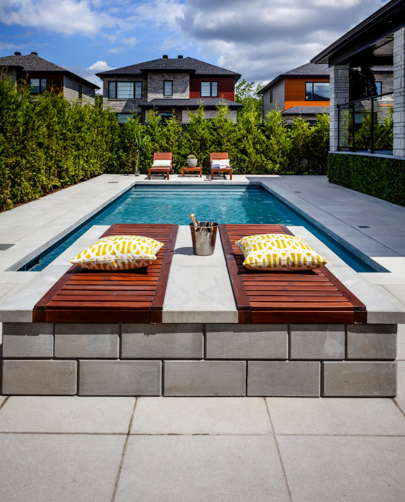 This is an example of a contemporary rectangular pool in Montreal.