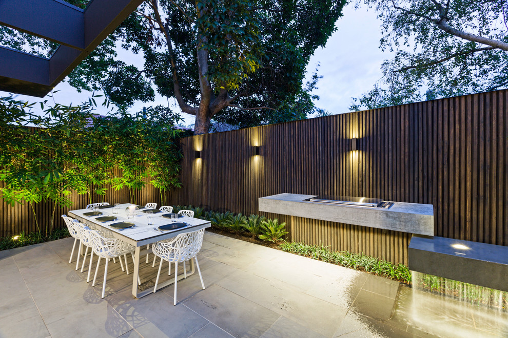 Inspiration for a contemporary patio in Melbourne.